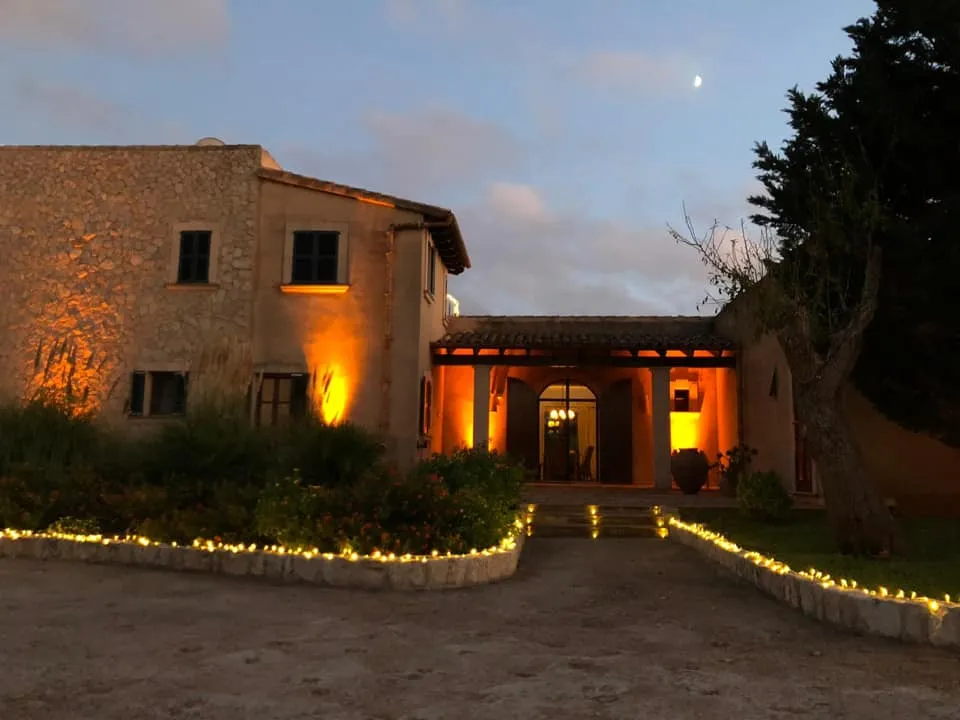 Instalación de luces de The Balearic Lighthouse