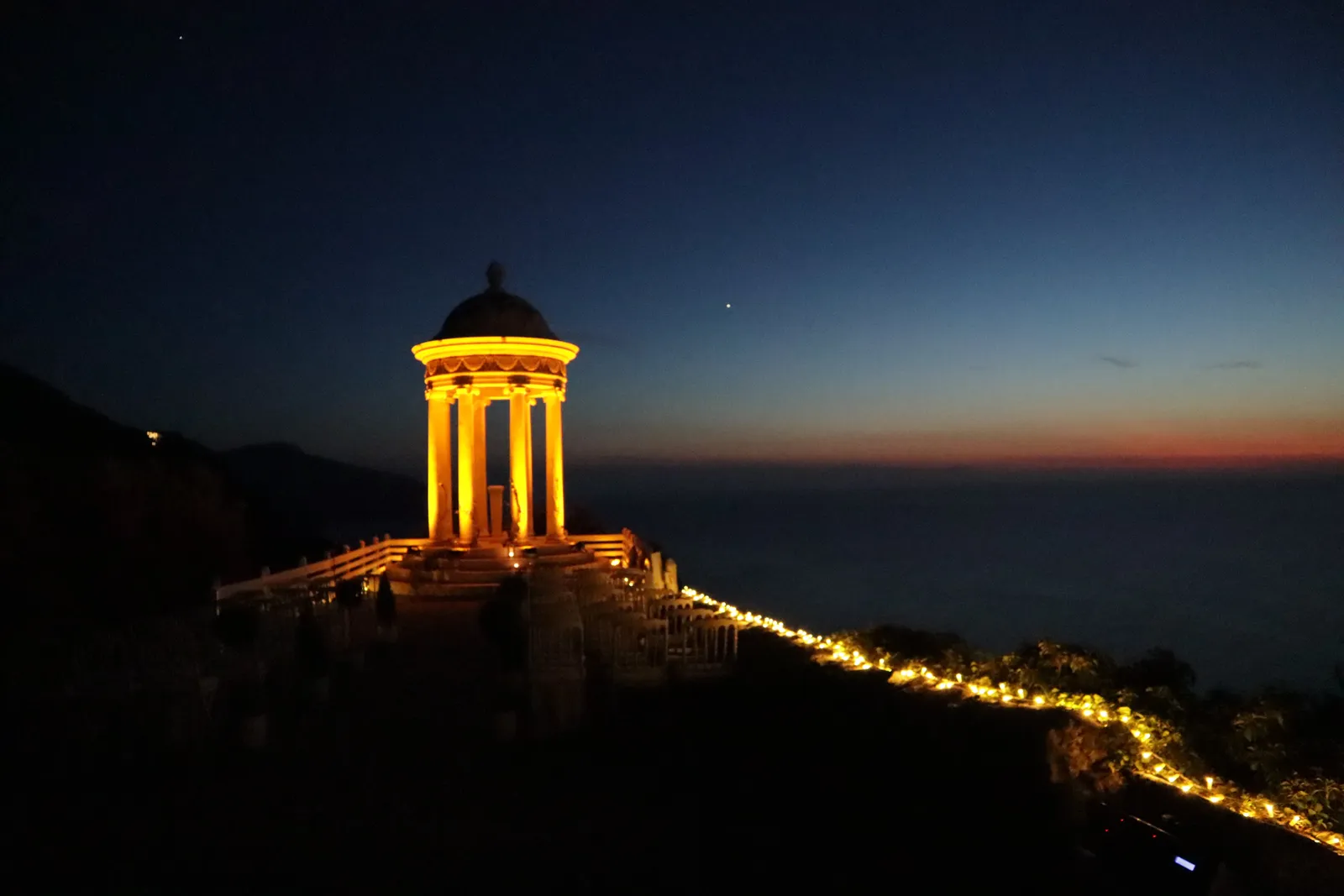 Instalación de luces de The Balearic Lighthouse